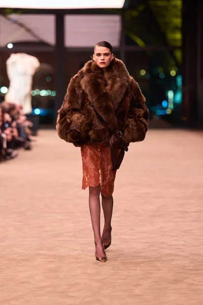 Look 18